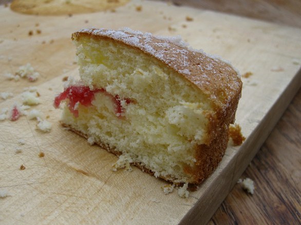 Avanzi di torta, la ricetta per trasformarla in 5 dolci al cucchiaio