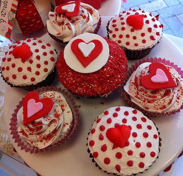 Cupcake per San Valentino decorati con pasta di zucchero