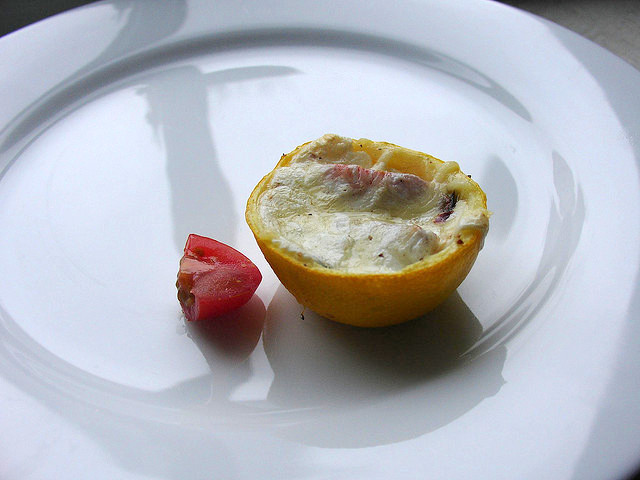 La ricetta dei limoni ripieni con salsa al tonno
