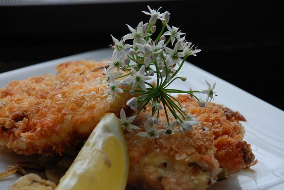 La ricetta con gli avanzi di salmone: ecco le polpette