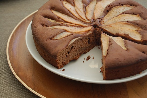 La torta di pere al cioccolato con la ricetta di Luca Montersino