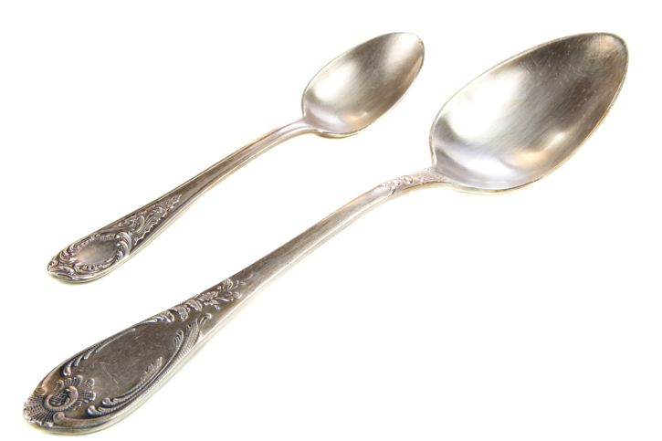 Il cucchiaio da tavola e il cucchiaio da cucina: nomi e modi d&#8217;uso