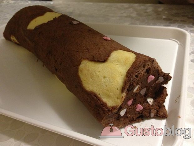 La foto ricetta del rotolo di cioccolato speciale per San Valentino