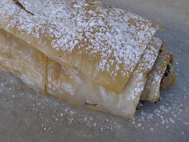 Lo strudel col Bimby, la ricetta con pere e cioccolato