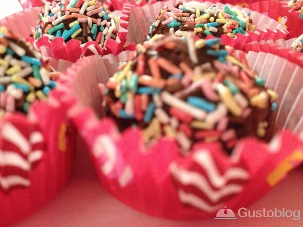 Come fare i tartufi al cioccolato per Carnevale con la foto ricetta passo per passo