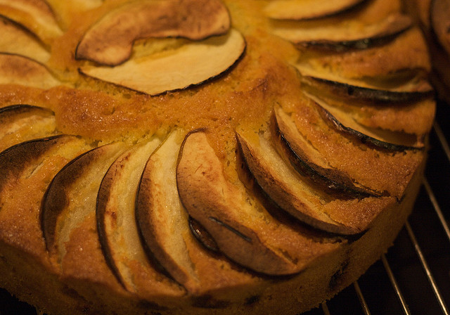 Ecco la torta di mele e mascarpone da fare col Bimby per un dolce goloso