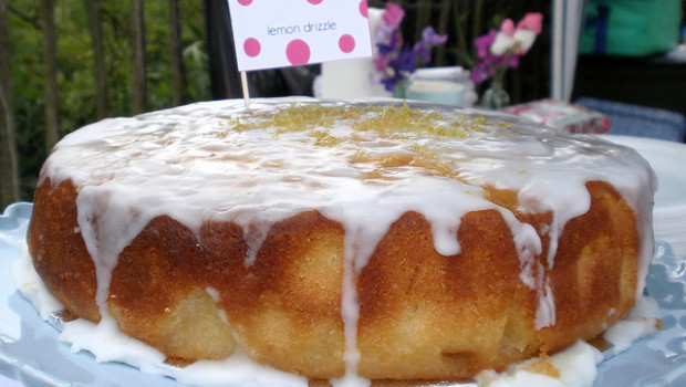 Torta soffice al limone con glassa con la ricetta facile