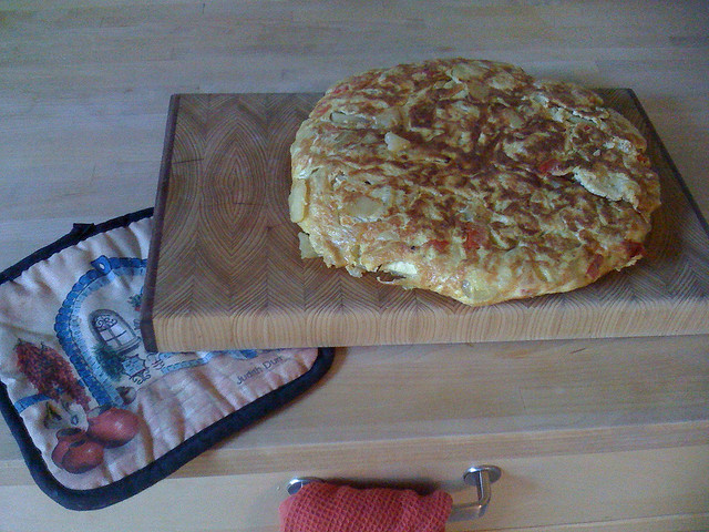 Tortilla di patate, funghi e cipolle al forno: la ricetta semplice e veloce