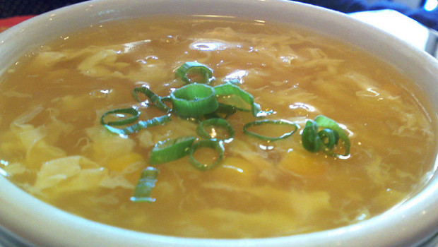 La zuppa cinese con uovo, come prepararla facilmente