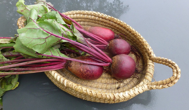 Le barbabietole rosse cotte al forno, la ricetta facile