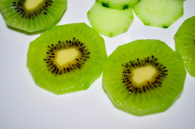 Ecco i kiwi ricoperti di cioccolato con la ricetta del dessert gustoso