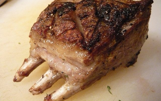 La ricetta dell&#8217;agnello pasquale al forno per il pranzo in famiglia