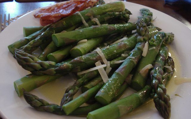 Ecco gli asparagi al vapore da preparare con il Bimby