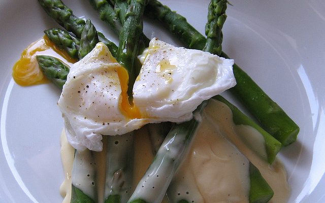 Come fare gli asparagi alla milanese con la ricetta per il Bimby