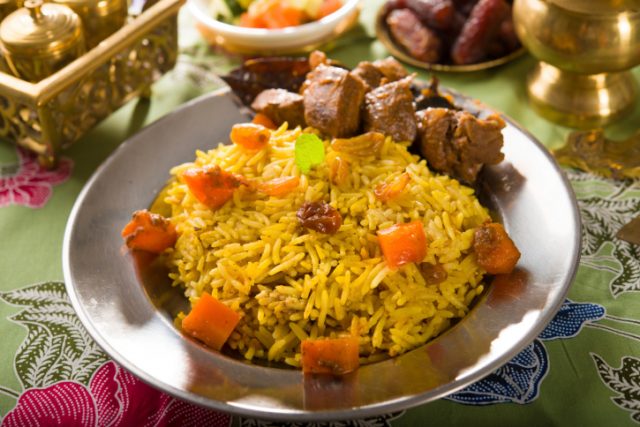La cucina araba e le ricette tipiche tra latte di cocco, spezie e riso Basmati