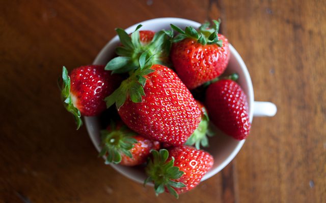 Fragole al limone, la ricetta facile e veloce