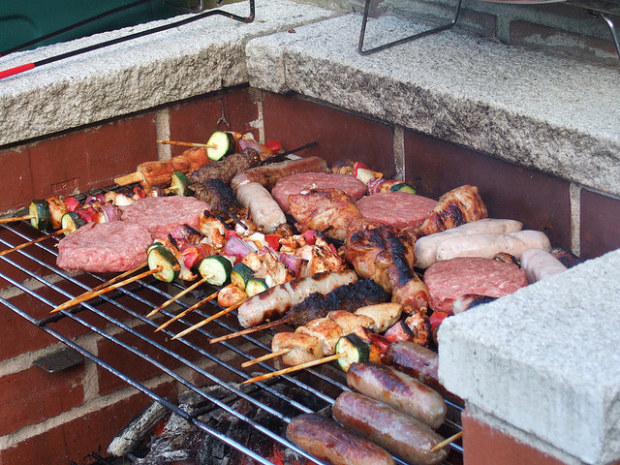 Le 5 ricette per la grigliata di Pasquetta con carne, pesce e verdure