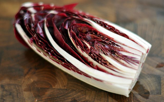 Come fare il radicchio in padella con aceto balsamico