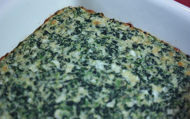 Spinaci con besciamella al forno, ecco la ricetta facile