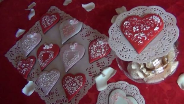 La ricetta dei biscotti decorati per la Festa della mamma da fare a casa