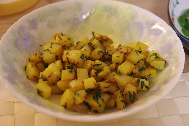 Patate saltate in padella con burro, la ricetta sfiziosa