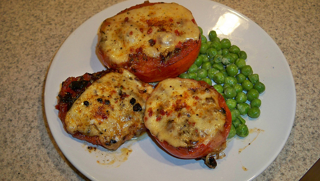 I pomodori gratinati da fare con il Bimby, ecco la ricetta facile