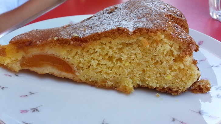 Torta alle albicocche sciroppate, ecco la ricetta semplice