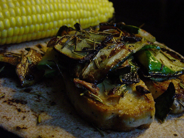 Zucchine arrostite sott’olio, come prepararle con la ricetta da fare in casa