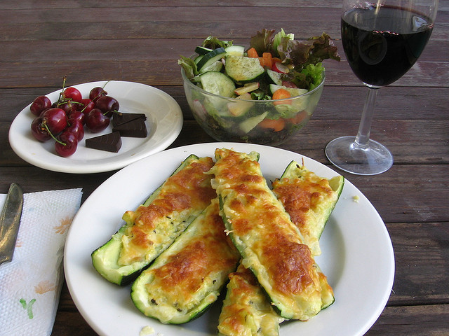 Ecco le zucchine ripiene vegetariane light, perfette per la dieta