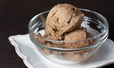 Come preparare il gelato al cioccolato con la ricetta senza uova