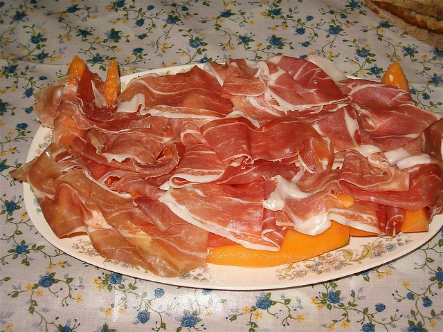 Melone con prosciutto crudo, ecco l&#8217;antipasto estivo