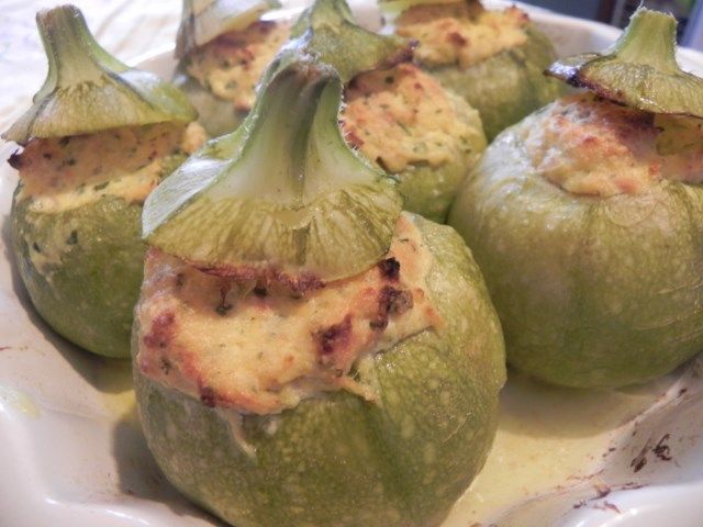 Le zucchine tonde ripiene di tonno, ecco la ricetta facile da provare