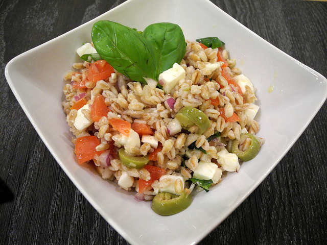 L’insalata di farro con la ricetta adatta ai bambini