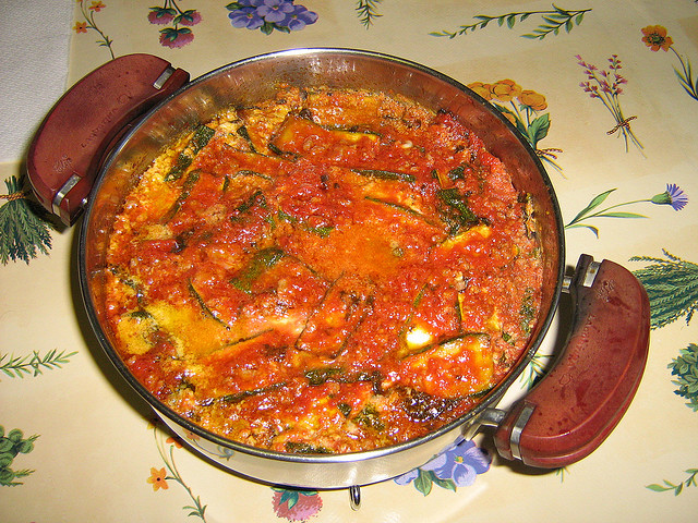 Le zucchine alla parmigiana non fritte per un contorno leggero