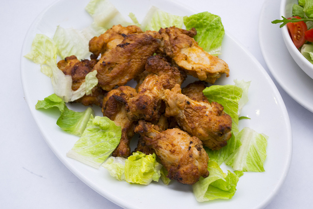 Le ali di pollo alla paprika con la ricetta in padella