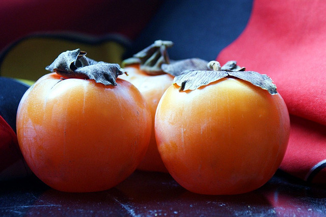 La crostata di cachi al rum per il dolce di fine pasto