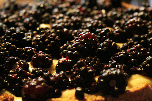 La crostata more e crema per il dolce di fine pasto