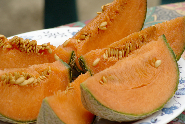 Il melone con gamberetti per un antipasto sfizioso