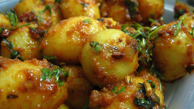 Come preparare le patate all&#8217;indiana con la ricetta veloce