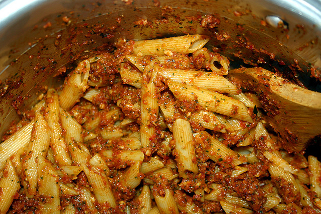 La ricetta del pesto pantesco secondo la tradizione