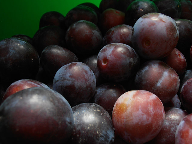 Le prugne alla cannella per il dessert di fine pasto