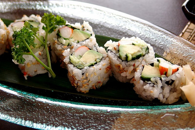 Come fare il sushi con zucchine per un buffet dal sapore orientale