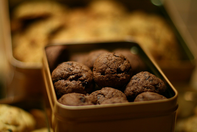 I biscotti al cioccolato senza uova con la ricetta veloce