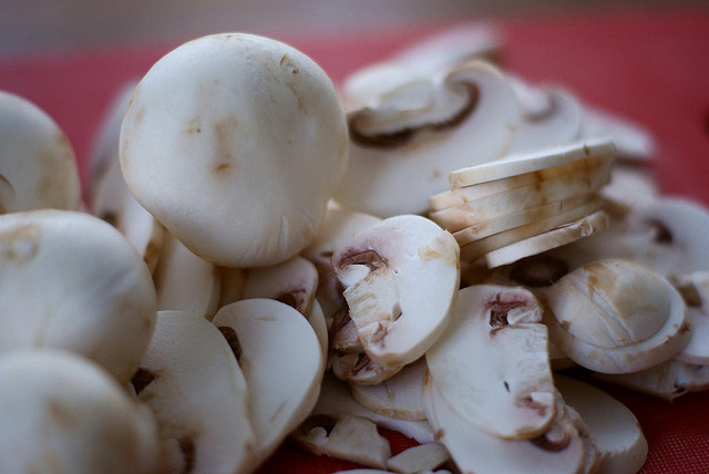 Ecco i funghi alla pizzaiola sott’olio da fare in casa