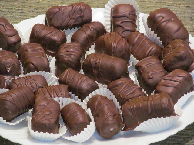 Come preparare i cioccolatini ripieni al cocco con la ricetta facile