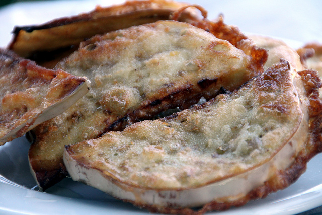 Le cotolette di melanzane ripiene con la ricetta sfiziosa