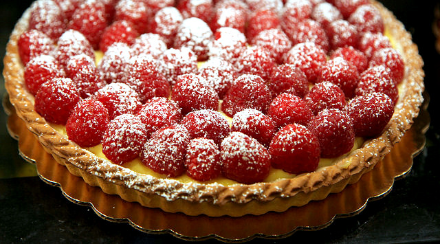 La crostata ai lamponi e crema chantilly per il dessert di fine pasto