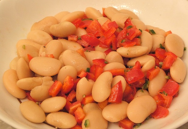 Insalata di cannellini e peperoni con la ricetta del contorno semplice