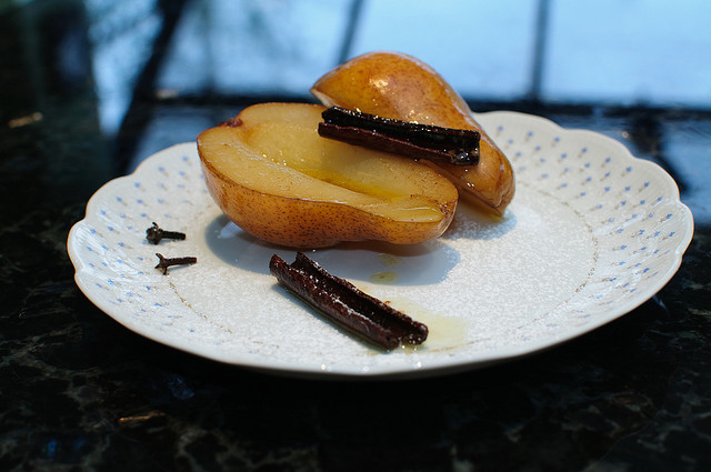 Le pere alla cannella con la ricetta del dessert semplice