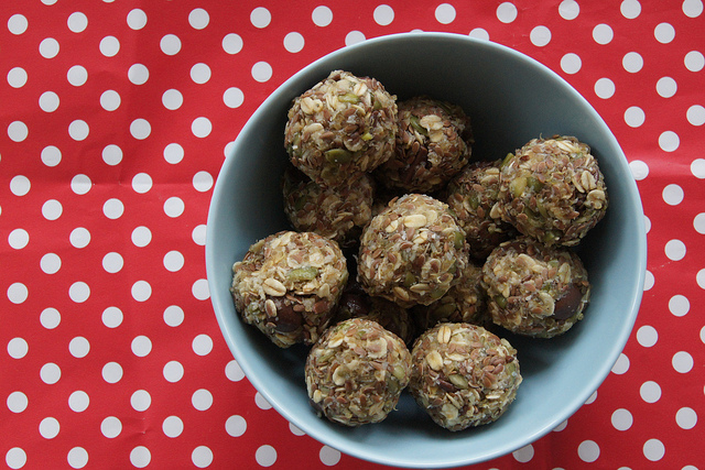 La ricetta delle polpette alla quinoa da fare al forno o fritte